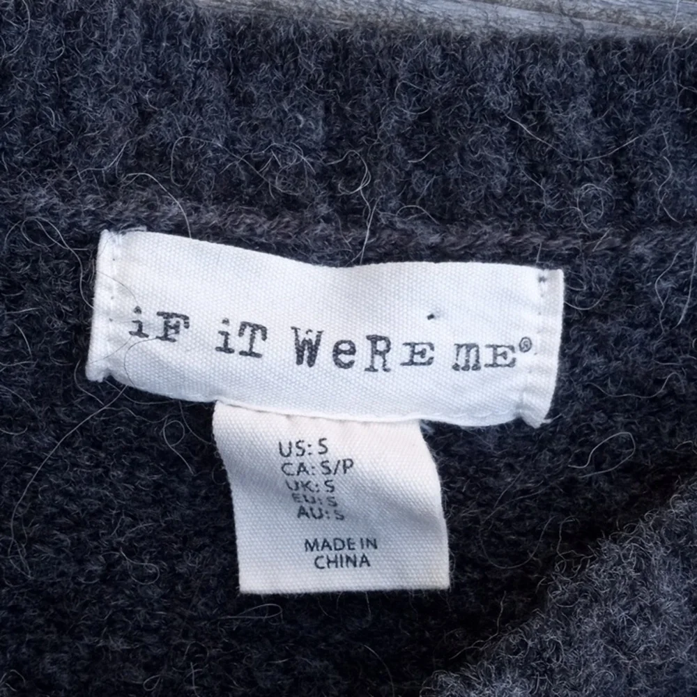 Women's Gray Alpaca Sweater with Deer Design - Picture 7 of 13